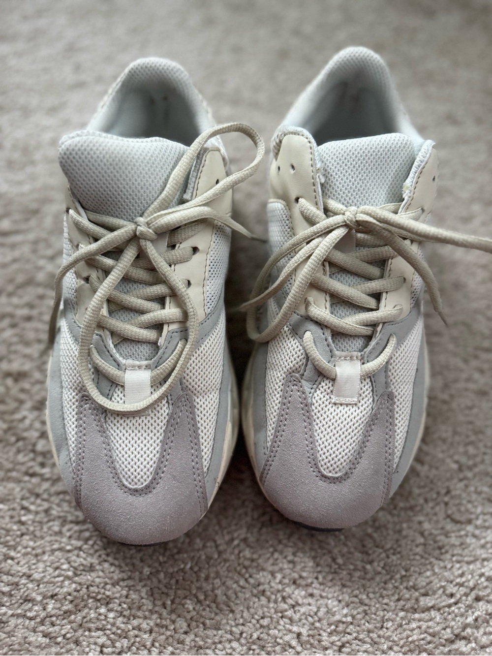 Yeezy 700 - Picture 2 of 6